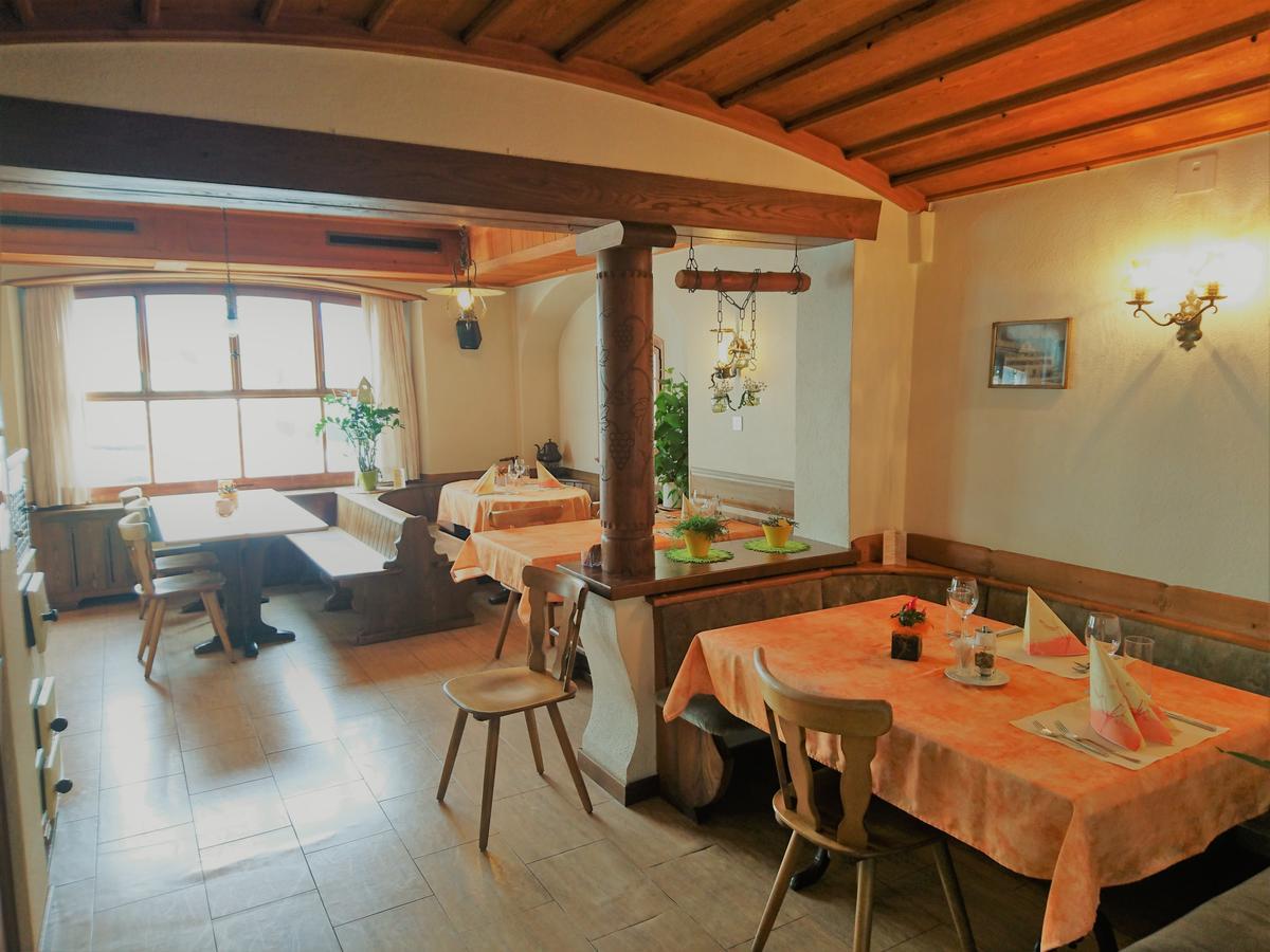 Gasthaus Zum Ochsen Neuhaus エクステリア 写真